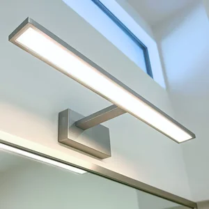 Icon LED Spiegelleuchte im Bad