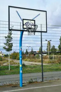 Ballspielfeld am Bürgerbahnhof Plagwitz – multifunktionales Sportfeld für Fußball, Basketball und Freizeitaktivitäten
