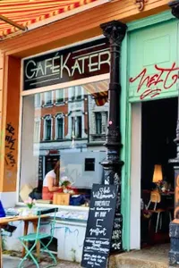 Café Kater Leipzig – gemütliches Szene-Café in Plagwitz mit alternativer Atmosphäre und hausgemachten Spezialitäten