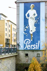 Die Persilfrau – historische Werbefigur als Wandmalerei in Leipzig-Plagwitz