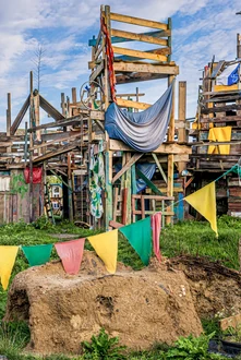 Bauspielplatz Wilder Westen Leipzig – Abenteuerspielplatz mit Holzbau, Naturerlebnissen und pädagogischer Betreuung
