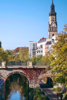 Karl-Heine-Kanal in Leipzig mit Uferwegen und Brücken