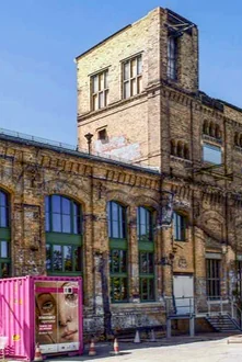 Kunstkraftwerk Leipzig – ehemaliges Heizkraftwerk mit multimedialen Kunstausstellungen und immersiven Installationen