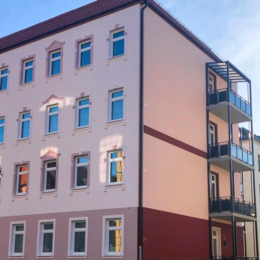 Hausansicht mit Balkonen – Gießerstraße 50, Leipzig-Plagwitz | Kulagin Vermietung