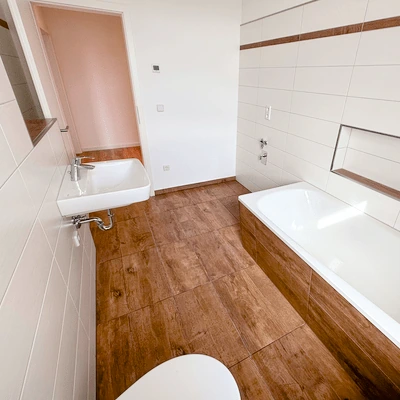 Badezimmer der 3-Zimmer-Wohnung in Leipzig-Plagwitz – weiterer Eindruck Weiterer Blick ins Badezimmer der 3-Zimmer-Wohnung in Leipzig-Plagwitz