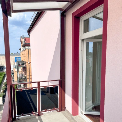 Balkontür und Übergang zum Außenbereich der Wohnung Balkontür der 3-Zimmer-Wohnung in Leipzig-Plagwitz mit viel Tageslicht