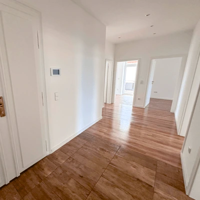 Eingangsbereich der 3-Zimmer-Wohnung in Leipzig-Plagwitz Eingangsbereich und Flur der 3-Zimmer-Wohnung in Leipzig-Plagwitz