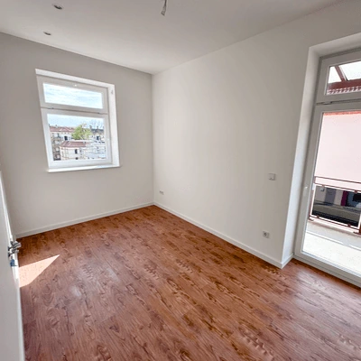 Küche mit Balkonzugang in der 3-Zimmer-Wohnung in Leipzig-Plagwitz Küche der 3-Zimmer-Wohnung in Leipzig-Plagwitz mit Zugang zum Balkon