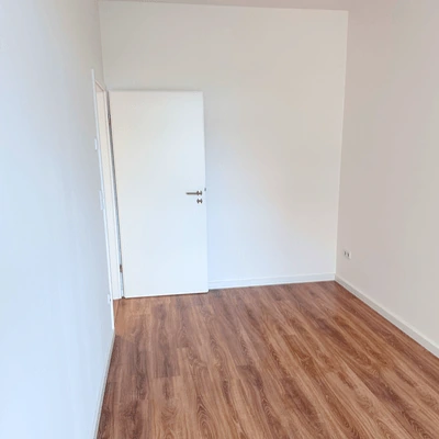 Zimmer 1 der 3-Zimmer-Wohnung – hell und freundlich Helles Zimmer 1 der 3-Zimmer-Wohnung in Leipzig-Plagwitz